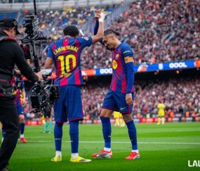 豪门悲喜夜：曼城1-0落后枪手2分 拜仁3-2绝杀多特11分领跑 巴萨4-1