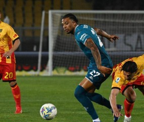 意甲保级大战：佛罗伦萨遭莱切1-1逼平，最新积分榜揭晓