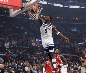 小卡缺阵爱德华兹31分 迪文琴佐18分森林狼送快船3连败