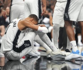 Shams：文班亚马去了马刺训练馆盼赴客场 出战G3仍存疑