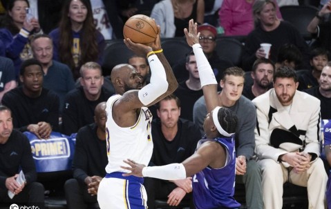 詹姆斯18分艾顿22+10 湖人大胜爵士